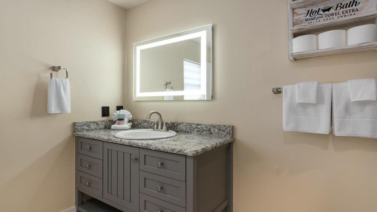 Blumenhaus Sleeps 6 Full Kitchen Plus Hot Tub เฟรเดอริกส์เบิร์ก ภายนอก รูปภาพ