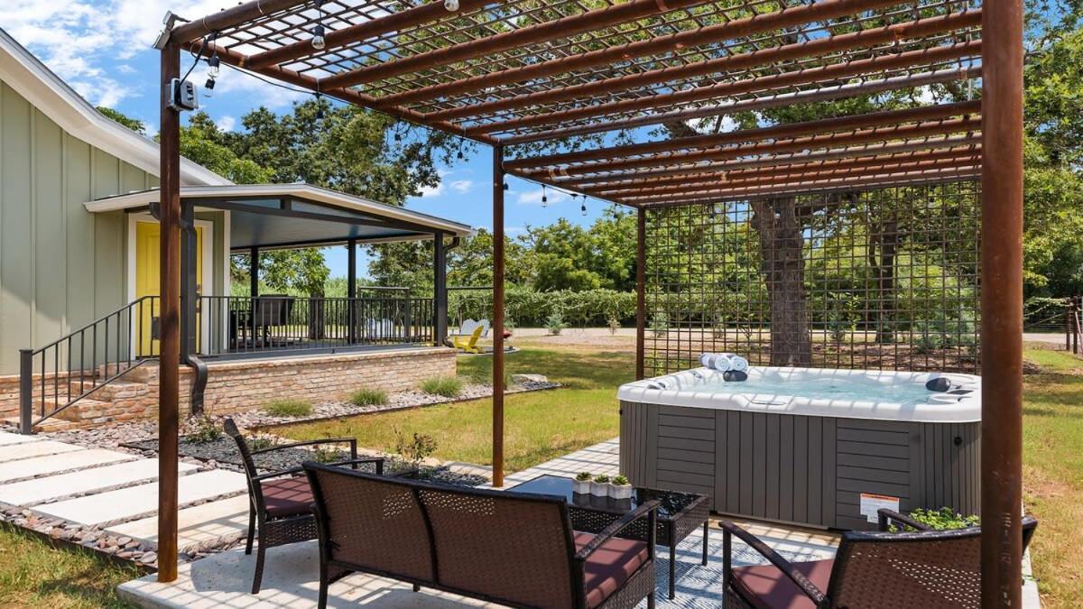 Blumenhaus Sleeps 6 Full Kitchen Plus Hot Tub เฟรเดอริกส์เบิร์ก ภายนอก รูปภาพ