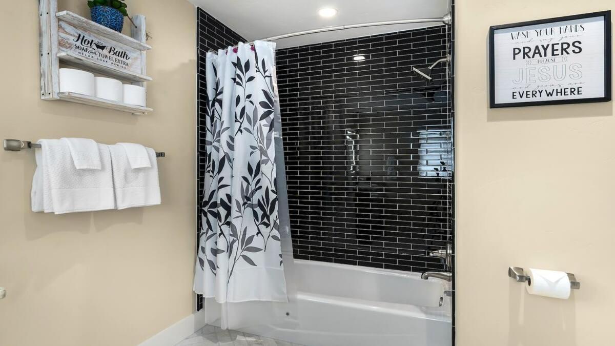 Blumenhaus Sleeps 6 Full Kitchen Plus Hot Tub เฟรเดอริกส์เบิร์ก ภายนอก รูปภาพ
