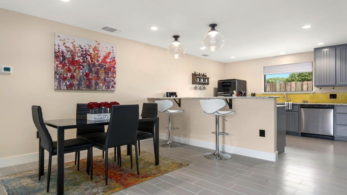 Blumenhaus Sleeps 6 Full Kitchen Plus Hot Tub เฟรเดอริกส์เบิร์ก ภายนอก รูปภาพ
