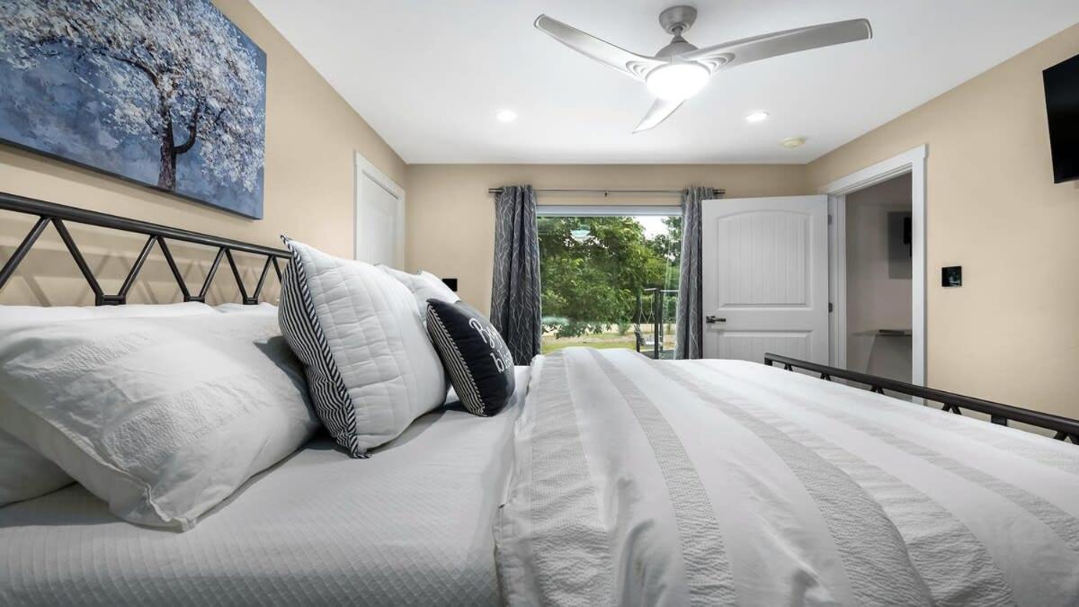 Blumenhaus Sleeps 6 Full Kitchen Plus Hot Tub เฟรเดอริกส์เบิร์ก ภายนอก รูปภาพ