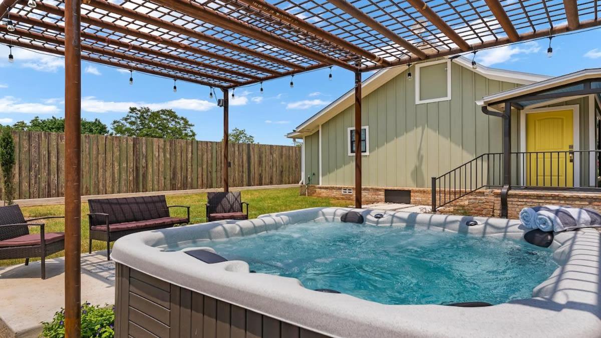 Blumenhaus Sleeps 6 Full Kitchen Plus Hot Tub เฟรเดอริกส์เบิร์ก ภายนอก รูปภาพ